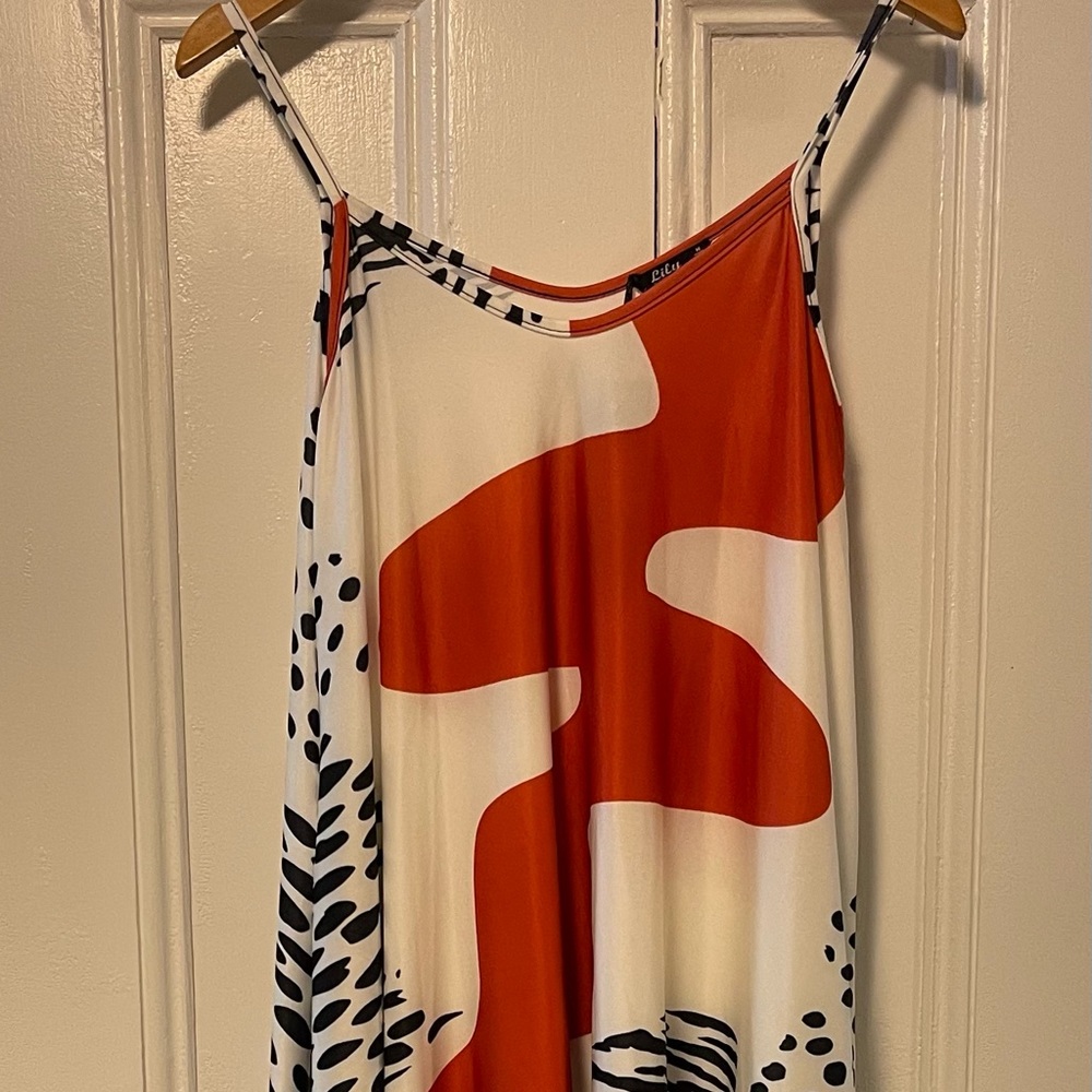 Soft polyester jumpsuit with side pockets, relaxed fit. New